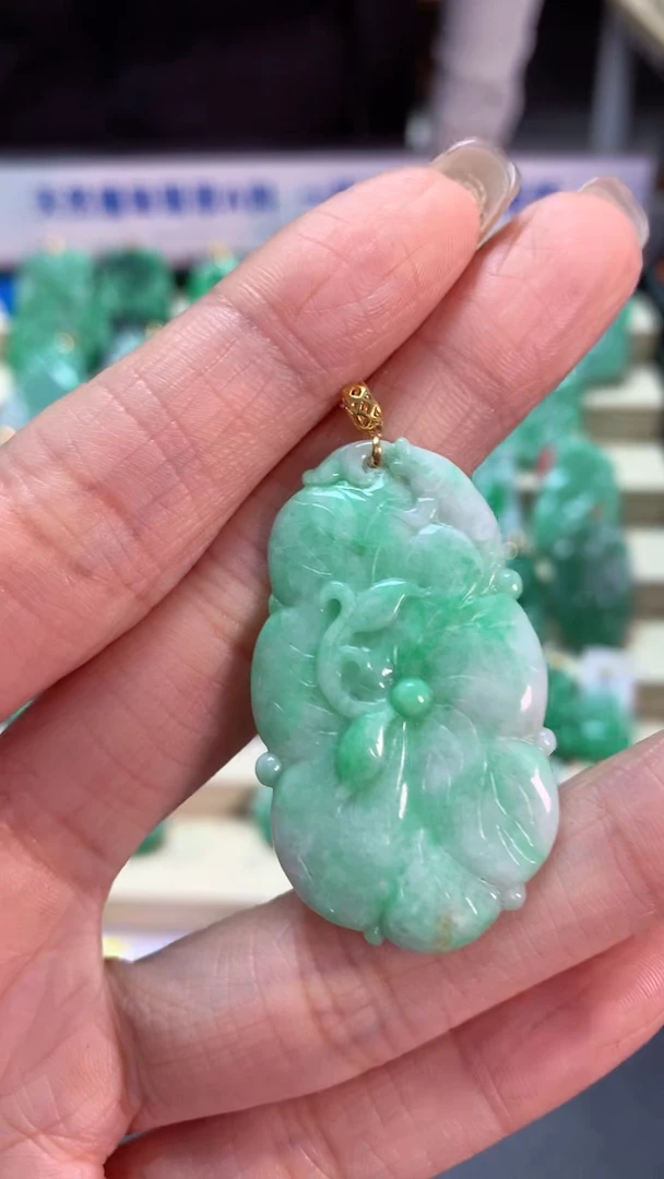 【闪购商品】翡翠吊坠(不含链)18K金镶嵌挂件