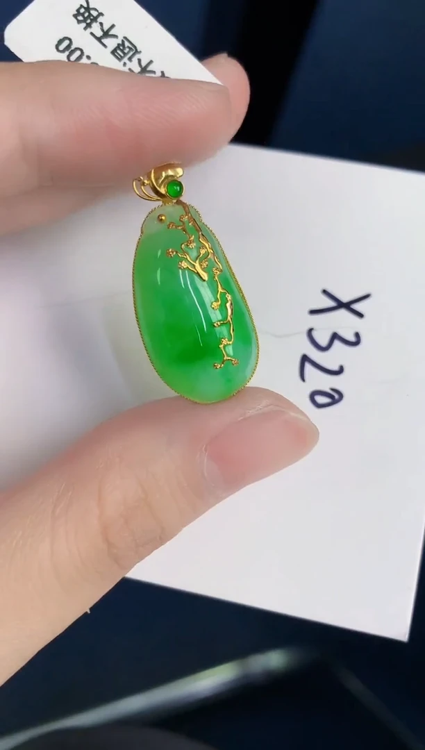 颈饰18K金镶嵌翡翠天然翡翠缅甸A货
