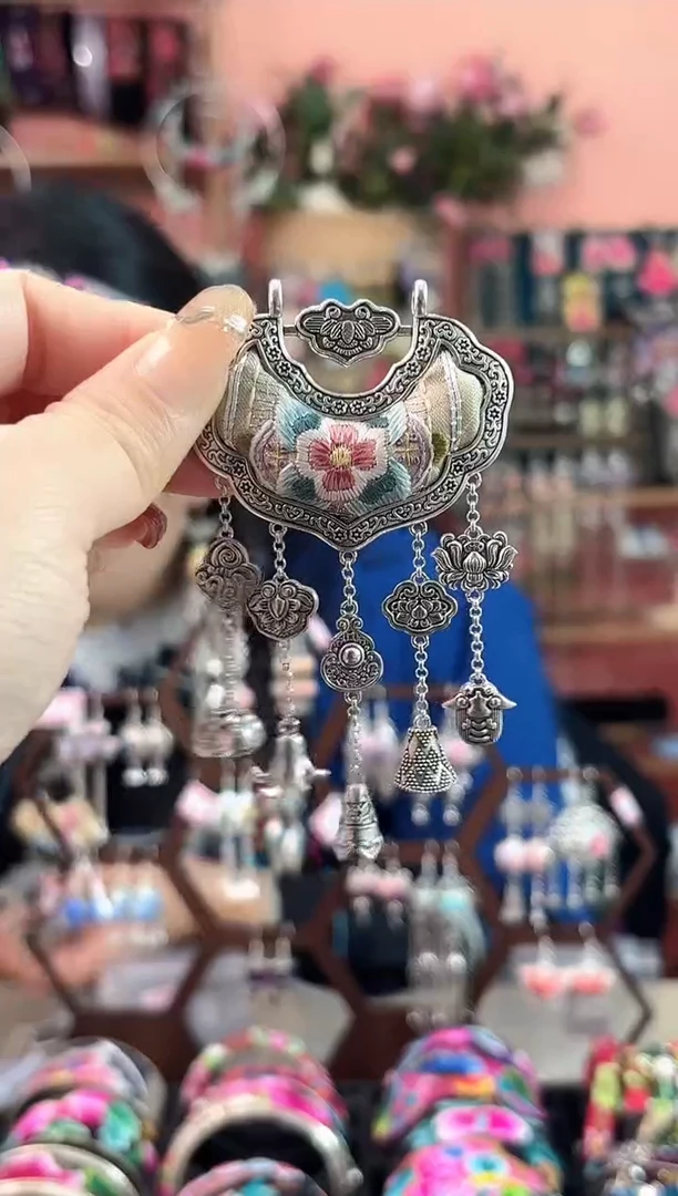 艺枝独绣手工饰品126