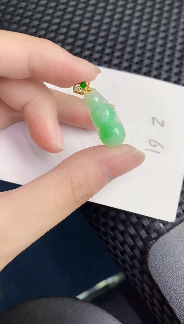 翡翠未镶嵌颈饰000000000