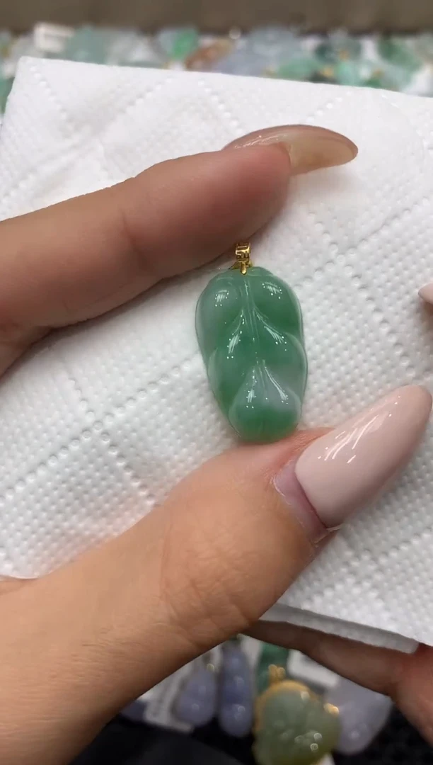 颈饰18K金镶嵌翡翠111111111111