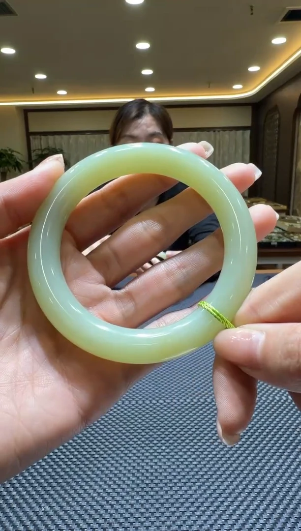 颈饰未镶嵌和田玉手镯61圆条