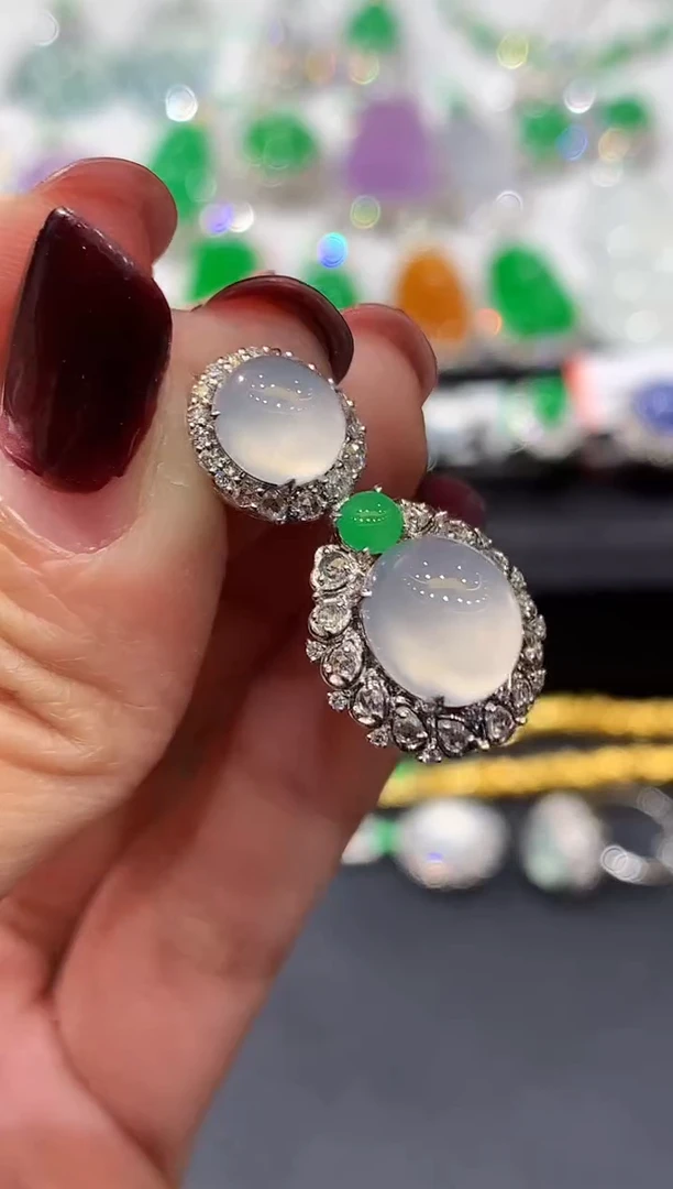 吊坠(不含链)18K金镶嵌翡翠多样性发其一