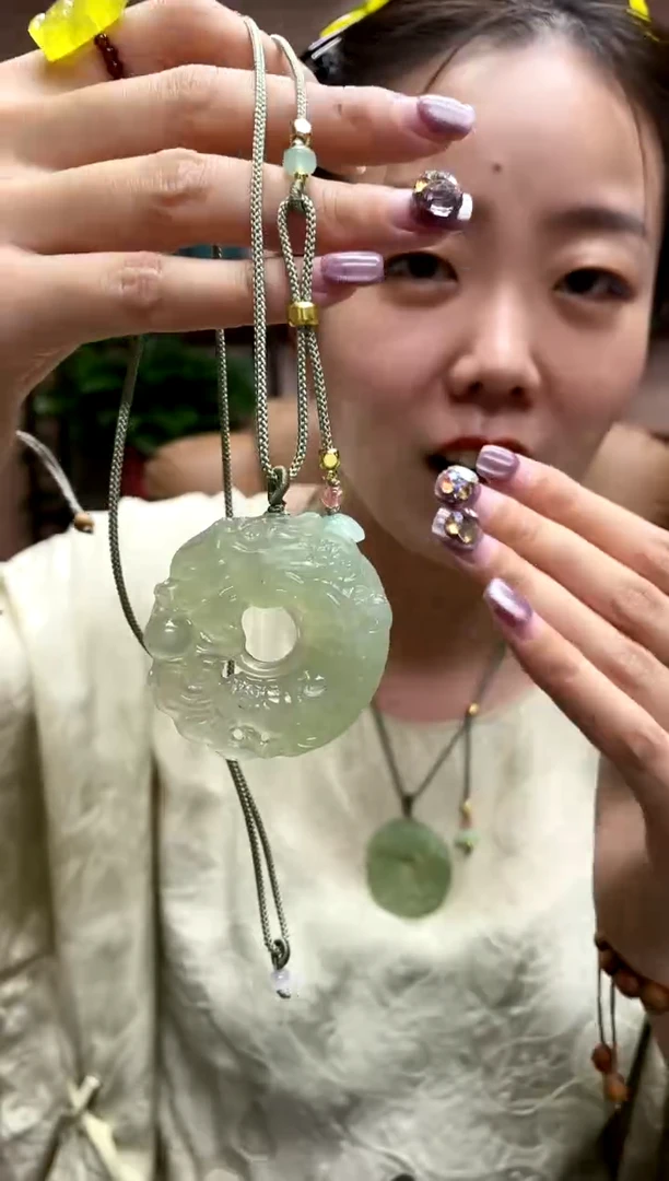 岫玉未镶嵌吊坠多样性发货发其中之一