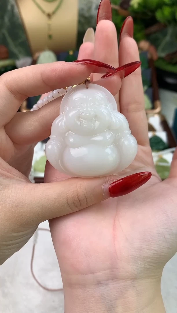 颈饰未镶嵌和田玉吊坠