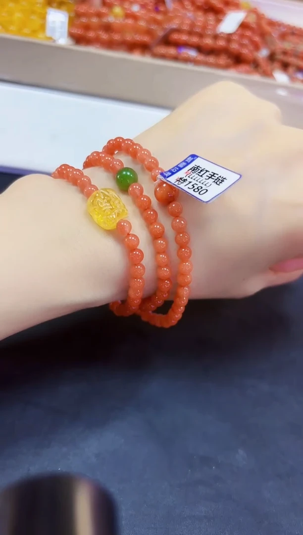 颈饰未镶嵌南红玛瑙手链