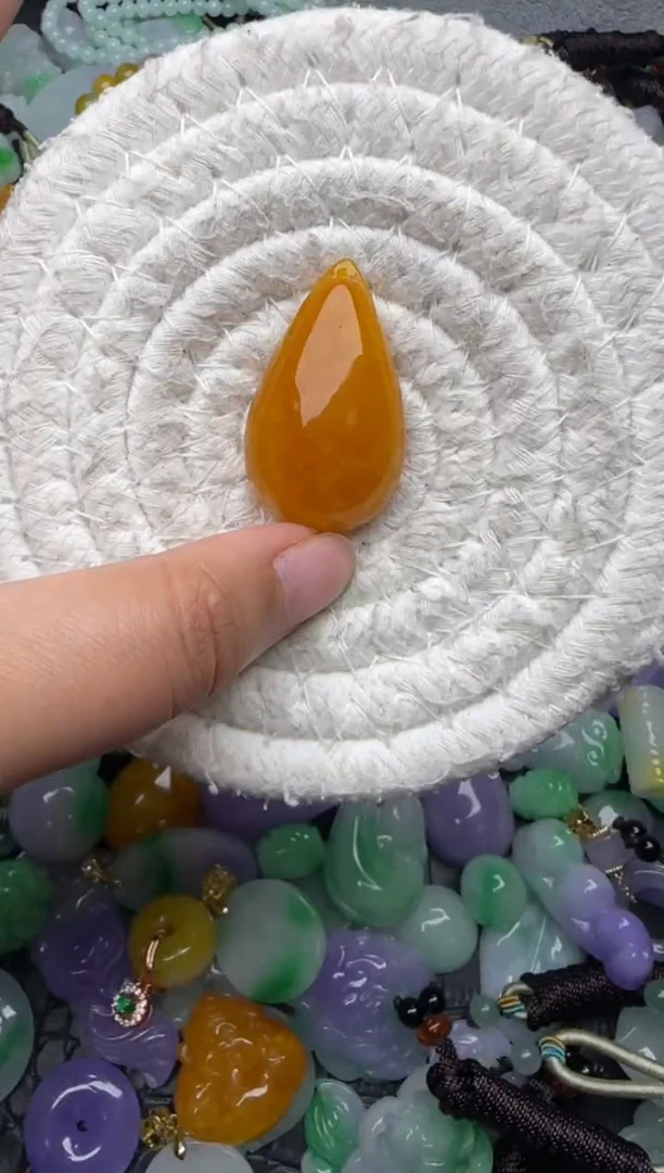 颈饰未镶嵌翡翠缅甸翡翠吊坠