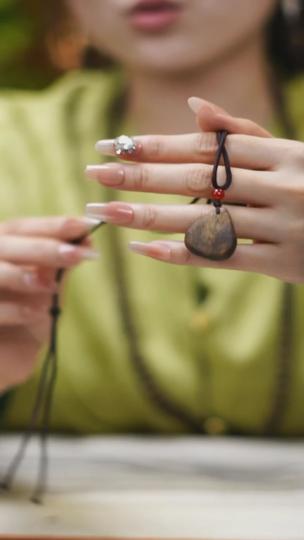 吊坠沉香水滴状吊坠3g+多样性发一