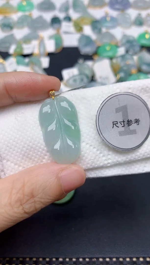 翡翠18K金镶嵌颈饰天然缅甸A货翡翠