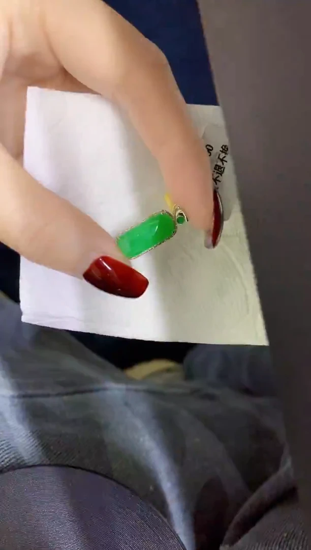 颈饰18K金镶嵌翡翠缅甸天然翡翠A货