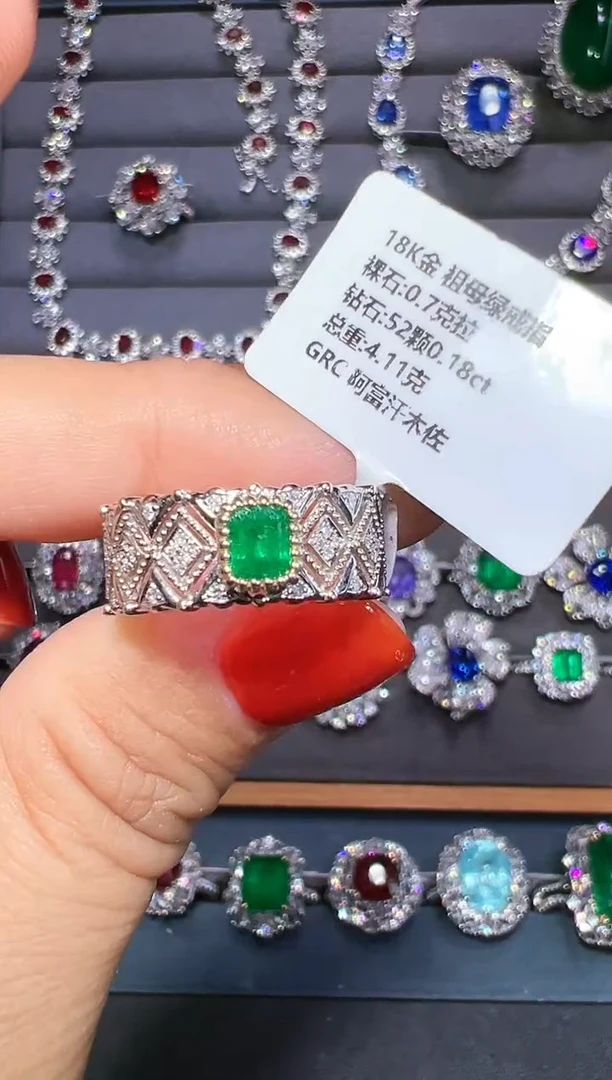 18K金镶嵌戒指祖母绿