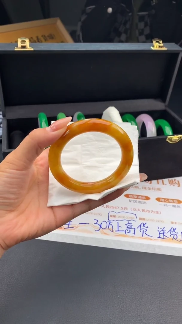 未镶嵌手镯翡翠丽****1自带#送人#，联系客服核对地址~