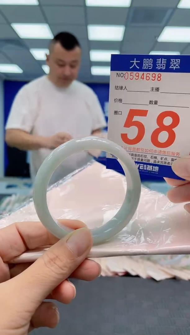 翡翠手镯未镶嵌AAAAAAAA