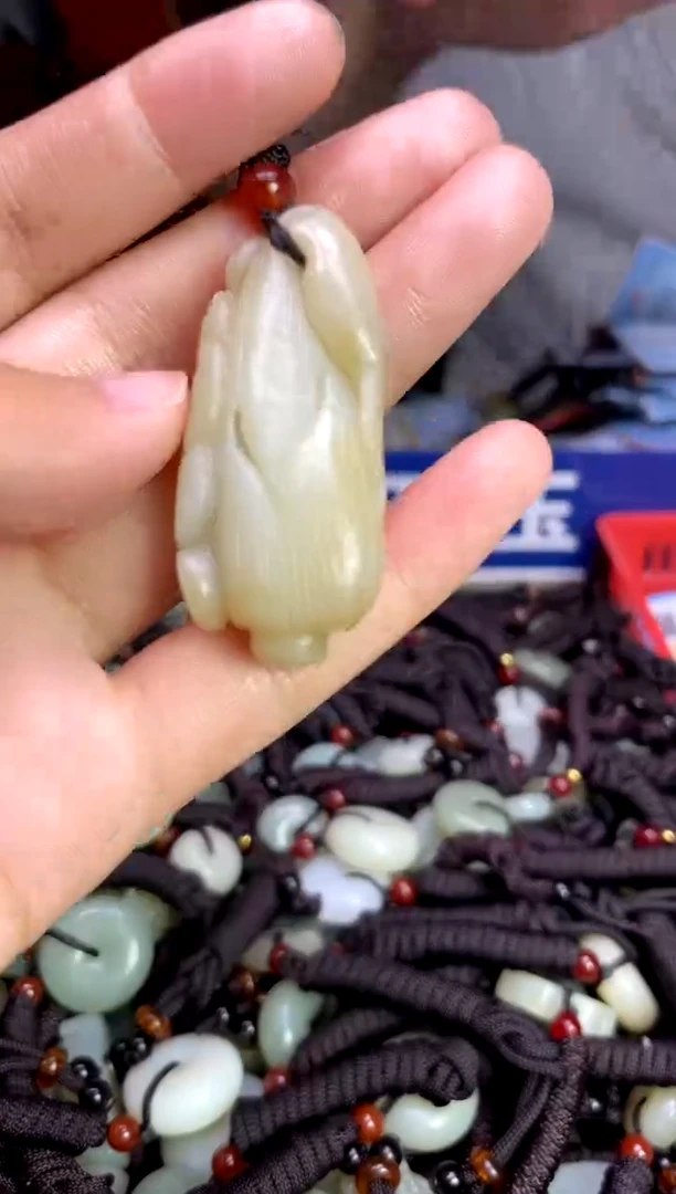 未镶嵌和田玉挂件1