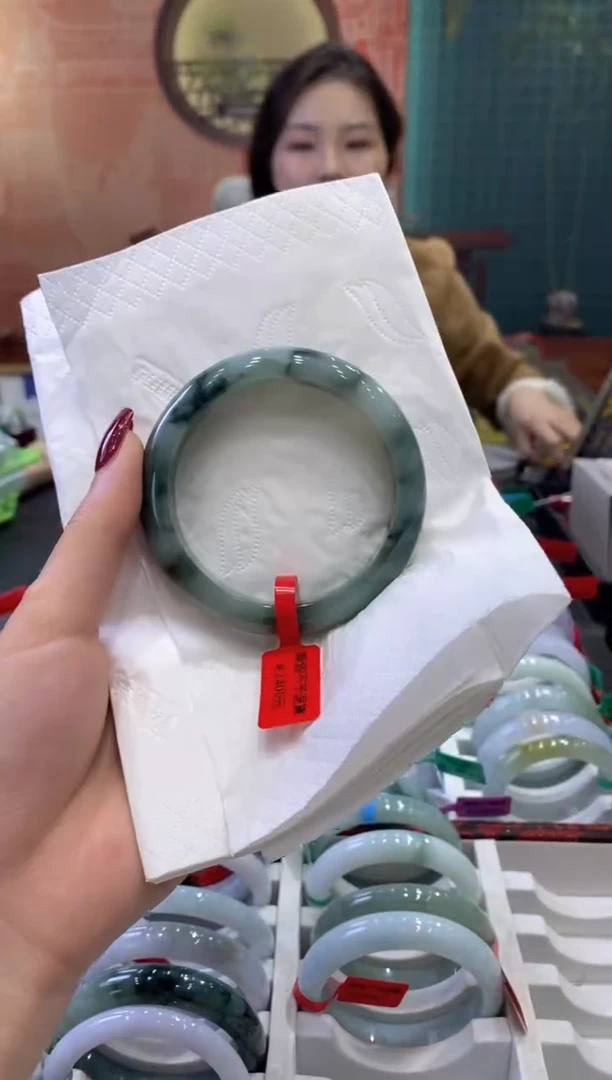 【闪购商品】翡翠手镯未镶嵌多人04050
