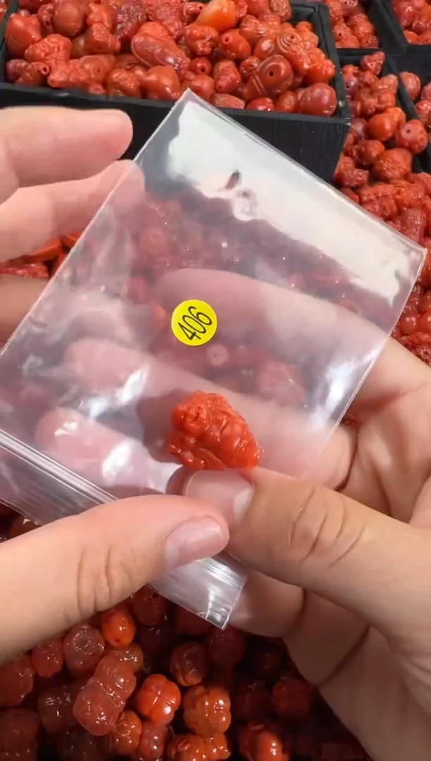 南红玛瑙未镶嵌颈饰1