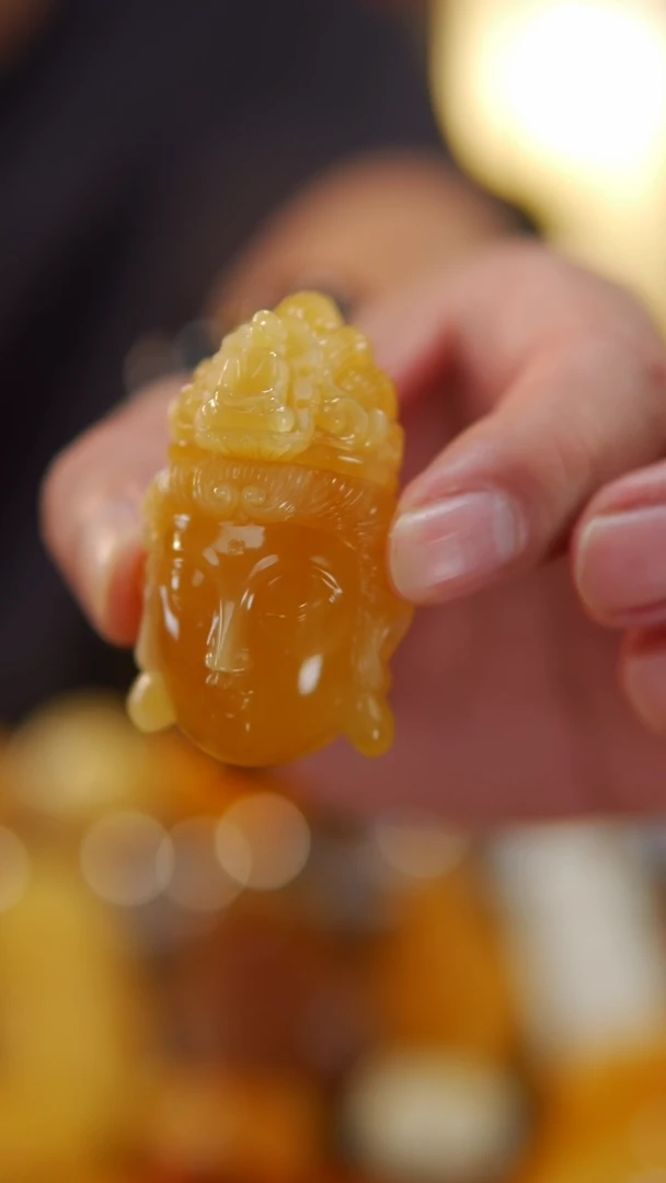 【闪购商品】蜜蜡颈饰未镶嵌28.8俄料鸡油黄观音首