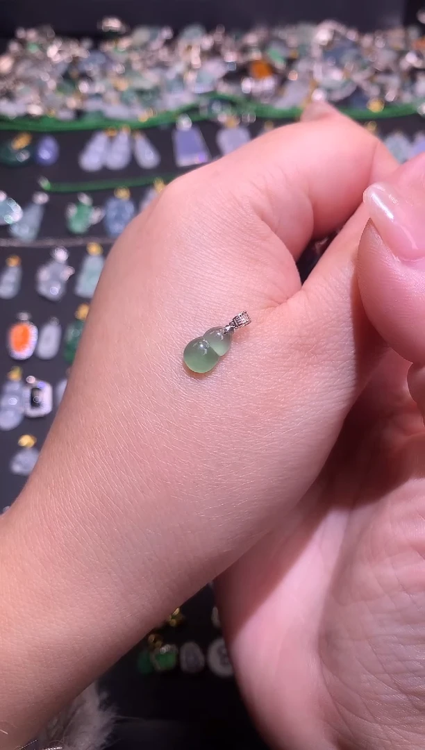 【闪购商品】翡翠吊坠(不含链)18K金镶嵌1