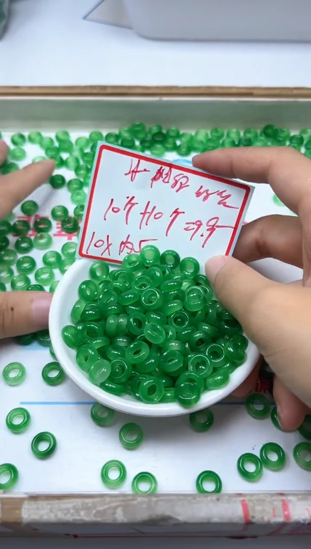 玛瑙/玉髓散珠未镶嵌M930冰阳绿甜甜圈10*内5mm20颗9.9元