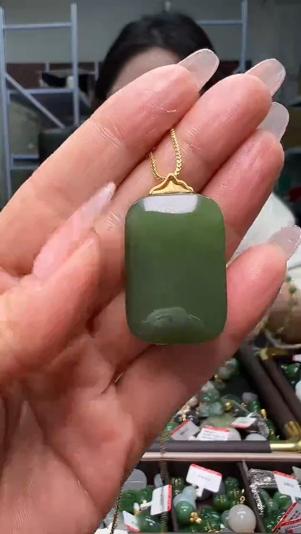 颈饰18K金镶嵌和田玉（多样性发货.发其一)12.13.80