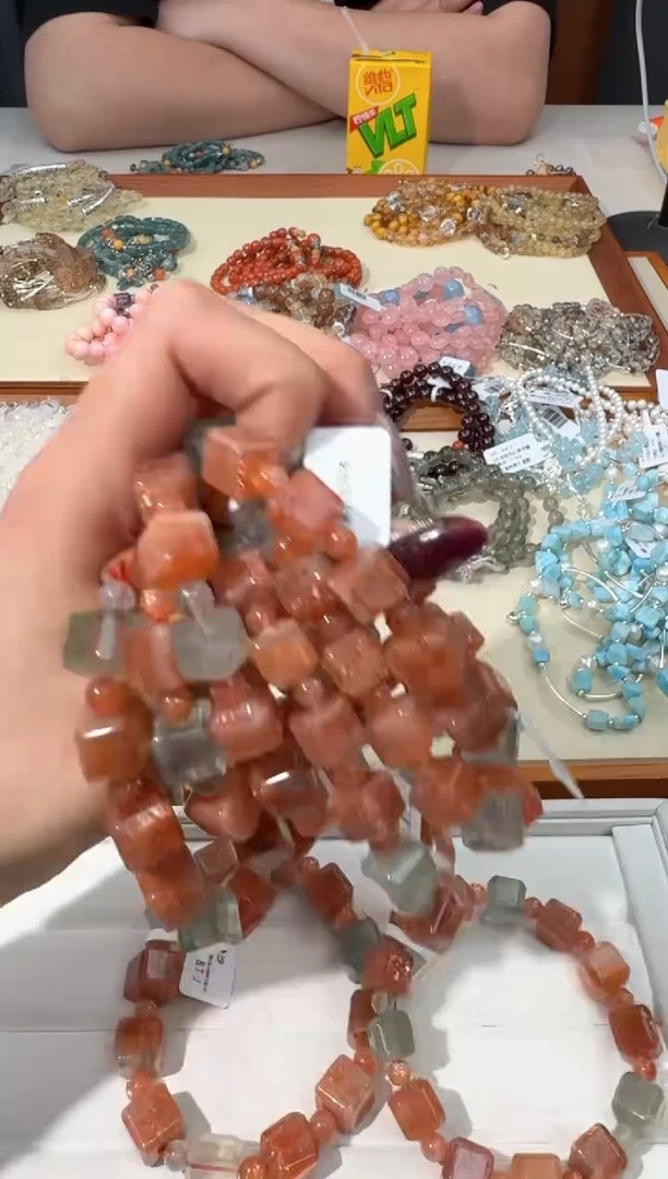 【闪购商品】水晶手链未镶嵌D054大的阿鲁沙方块