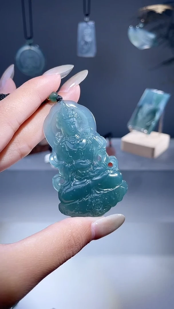 颈饰未镶嵌翡翠度母