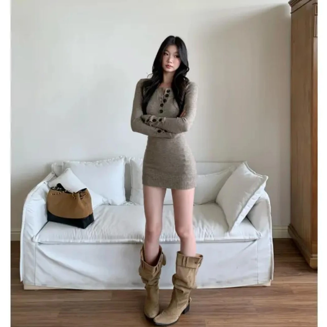 韩版2025秋季新款性感包臀连衣裙短裙纽扣设计显瘦修身长袖针织裙