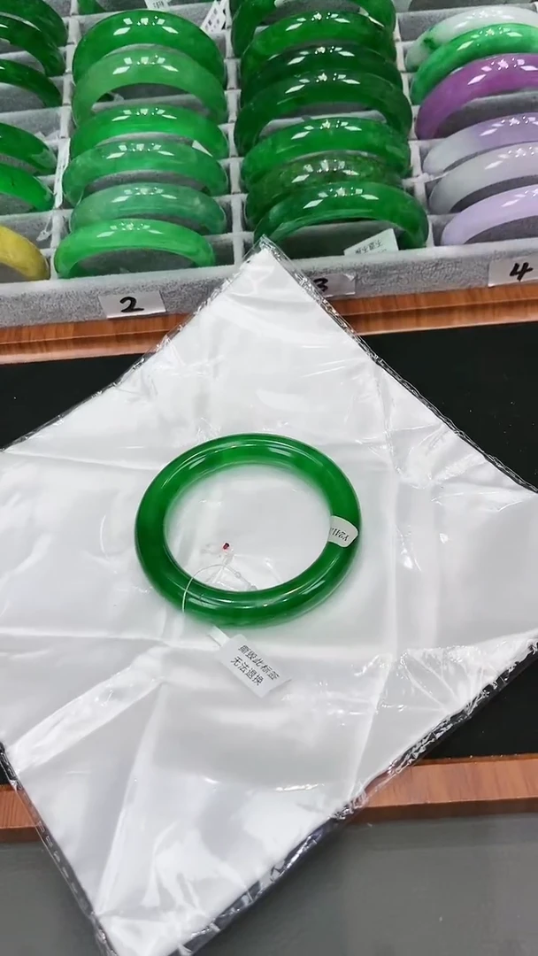 【闪购商品】砖雕s41 冰辣阳绿圆条手镯 圈口55-60