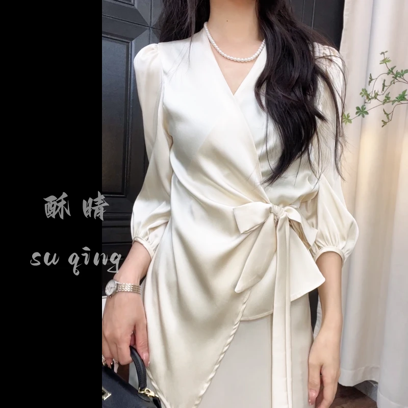 2025法轻熟风绸缎面上衣女设计感早秋V领夏季紫色衬衫收腰气质