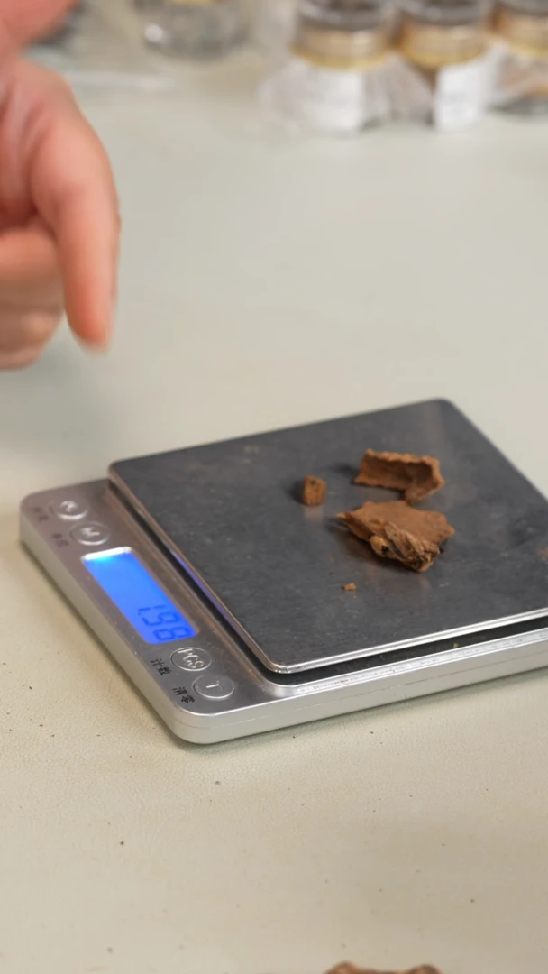 沉香沉香碎屑越南富森红土2g