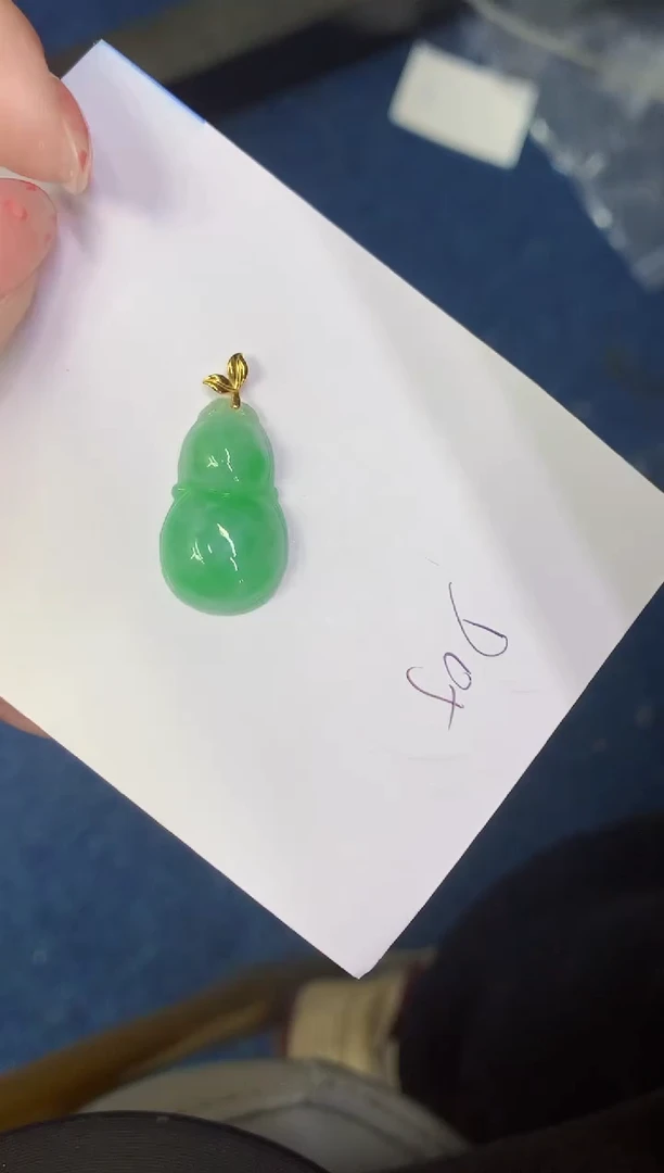 翡翠18K金镶嵌颈饰缅甸天然翡翠A货