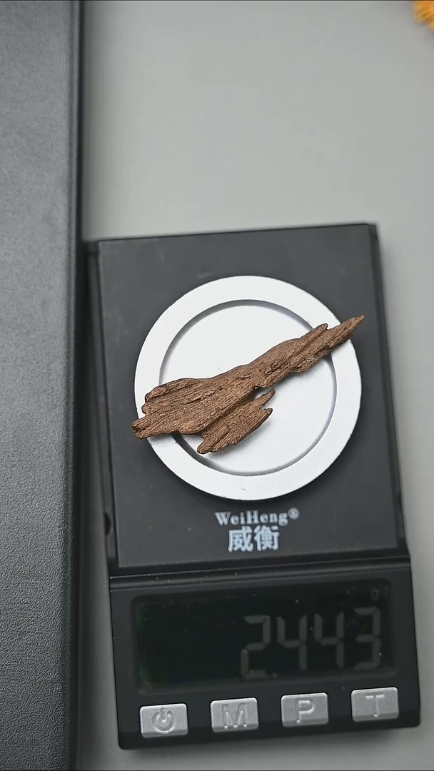 沉香手把件2.4g越南大叻土熟紫奇楠