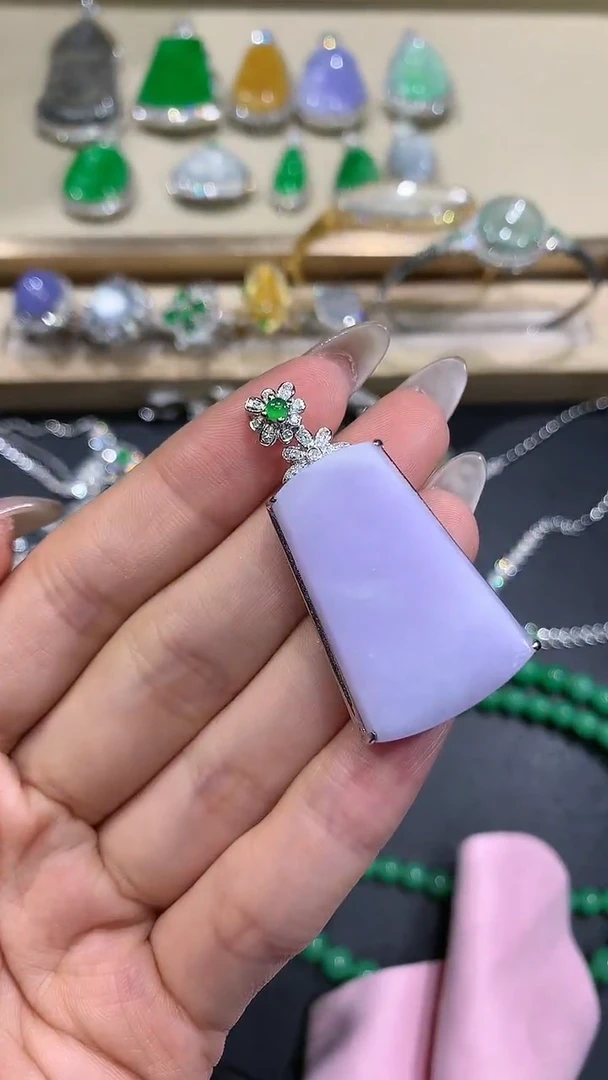 【闪购商品】翡翠吊坠(不含链)18K金镶嵌10团购