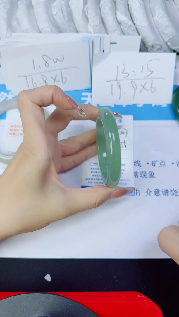 石英质玉手镯未镶嵌207/56