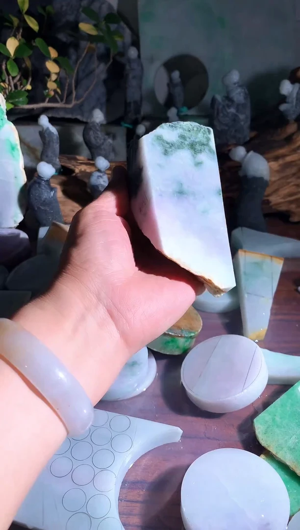 【闪购商品】翡翠未镶嵌吊坠(不含链)F77