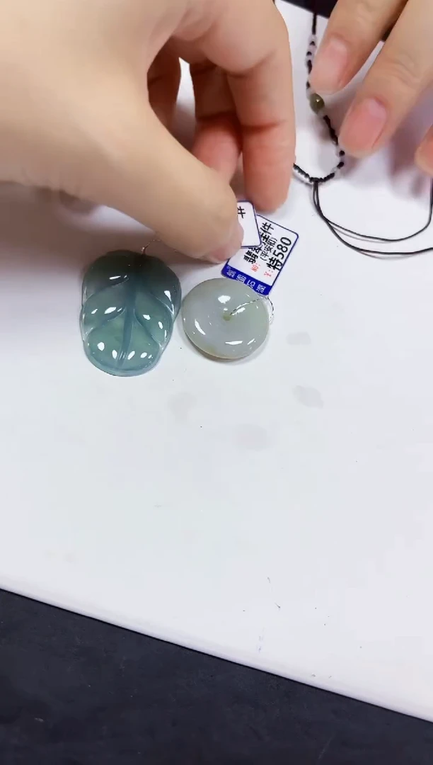 颈饰未镶嵌翡翠挂件
