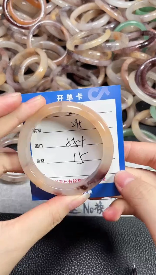未镶嵌石英质玉手镯295