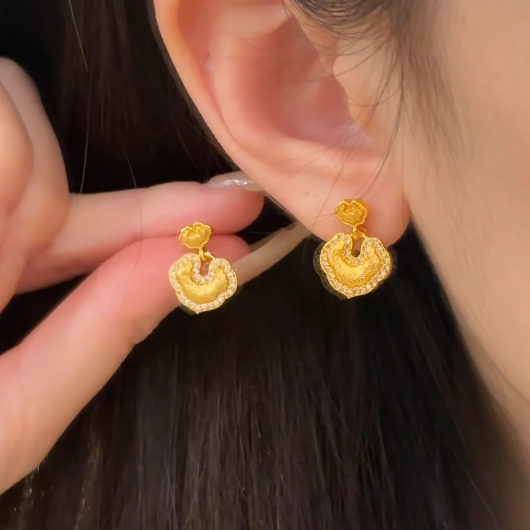 铜合金合成锆石耳饰 瑞彩祥云耳钉新中式国潮福禄云朵平安锁耳饰