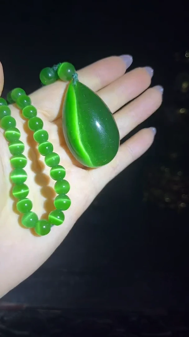 和田玉未镶嵌项链1条.水滴项链.绿