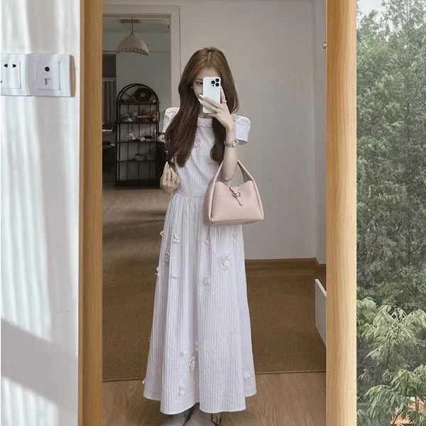 法式温柔风立体花朵短袖连衣裙