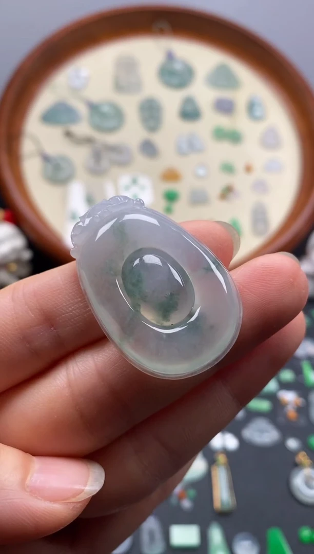 颈饰未镶嵌翡翠冰飘花福贝/芬