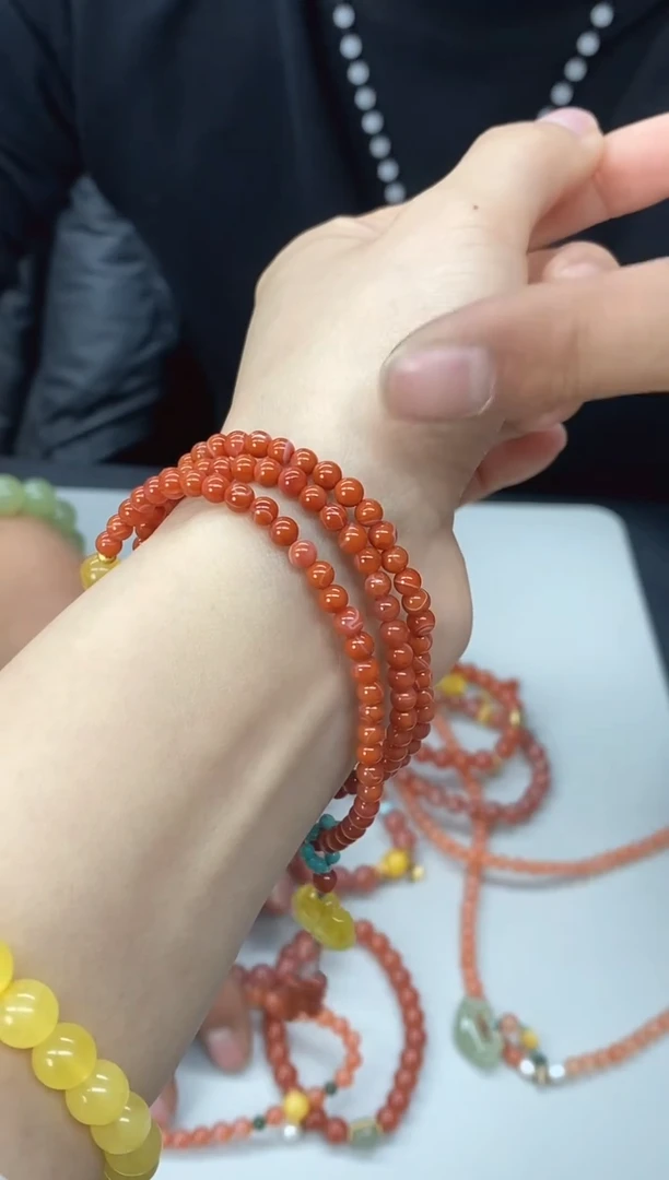 颈饰未镶嵌南红玛瑙手串