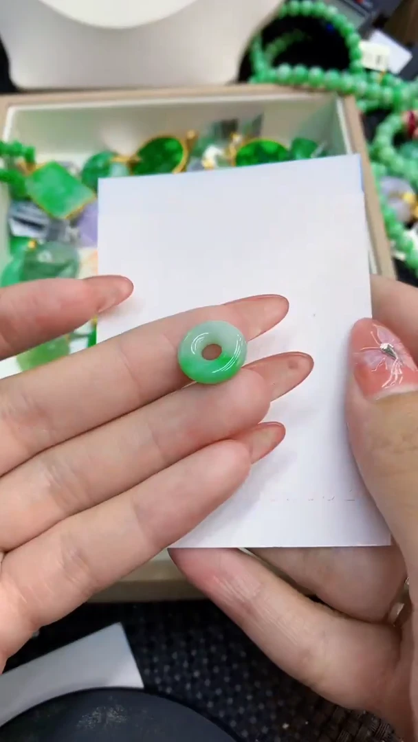 颈饰未镶嵌翡翠1