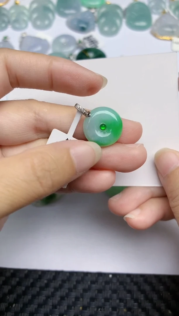 翡翠18K金镶嵌颈饰天然翡翠A货