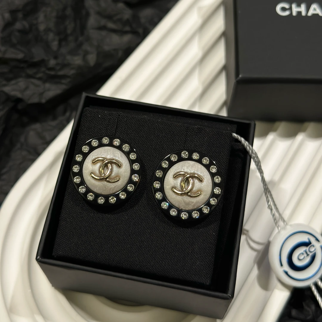 95新 Chanel/香奈儿 圆形满钻黑银双c耳钉  11245006