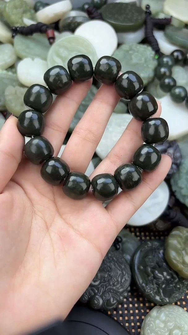 颈饰未镶嵌和田玉1