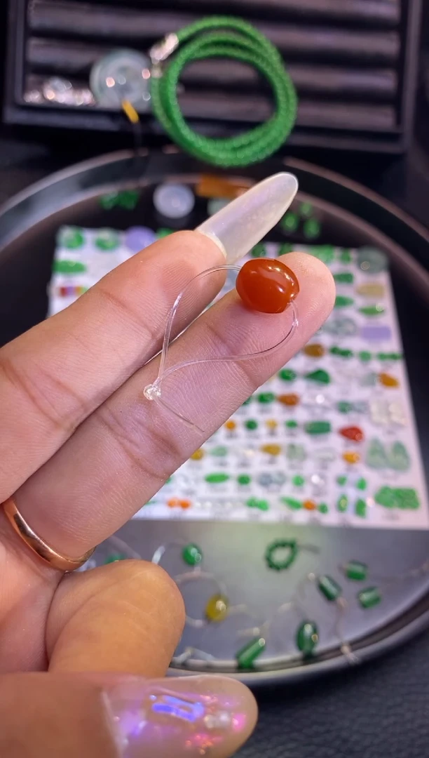 翡翠挂件未镶嵌珠子