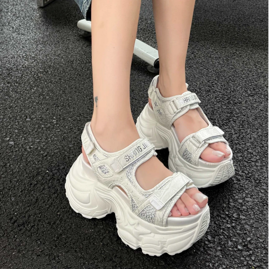 增高9CM厚底时尚爆款轻便运动休闲鞋外穿百搭沙滩凉鞋女6836-6