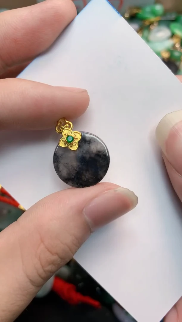 翡翠未镶嵌颈饰        1