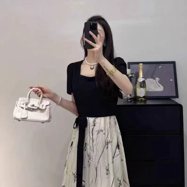 极简风百搭短袖显瘦连衣裙泡泡袖方领夏季法式裙子高腰时尚复古